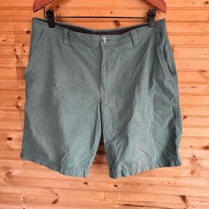Columbia Shorts Chino Spruce Green Men's 38 x 10 Outdoors Camping Hiking Cabin